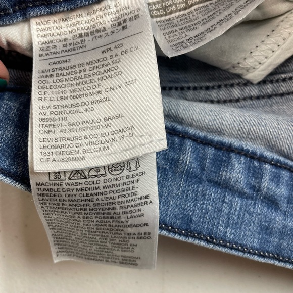 Levi’s Cuffed Capri Jeans Women’s Size 10 - Picture 3 of 10